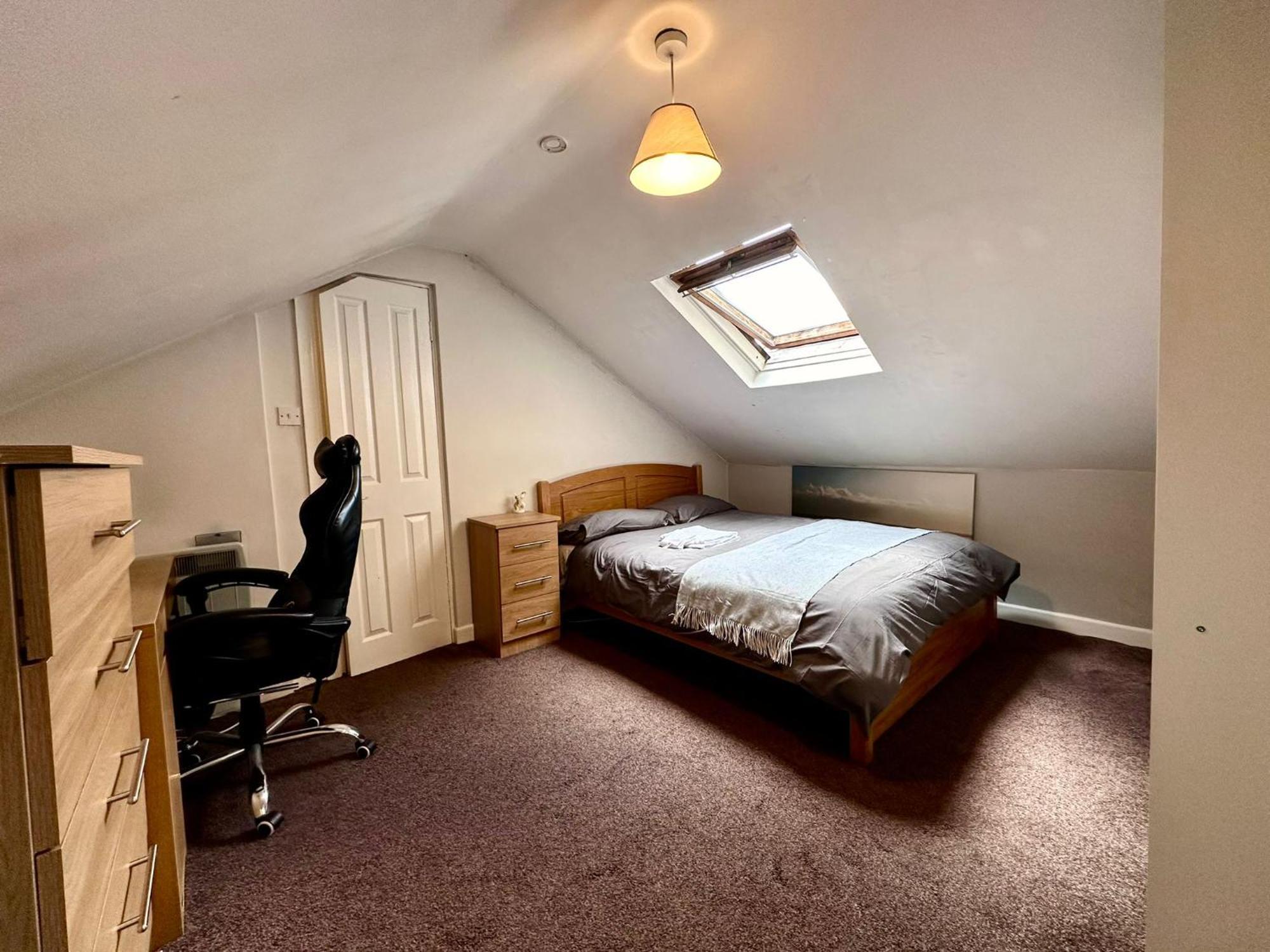 Spacious Room In Dublin Exterior photo