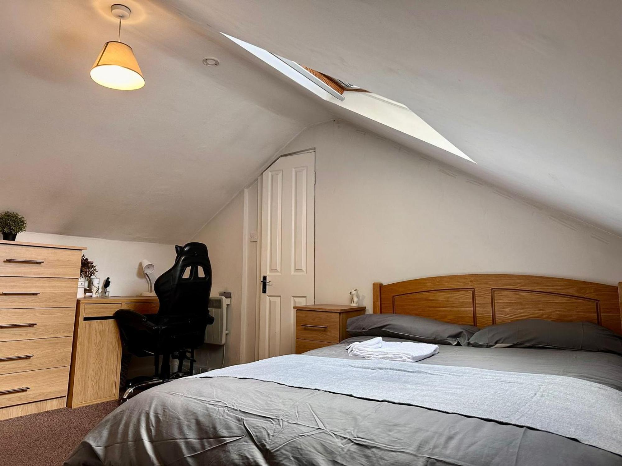 Spacious Room In Dublin Exterior photo